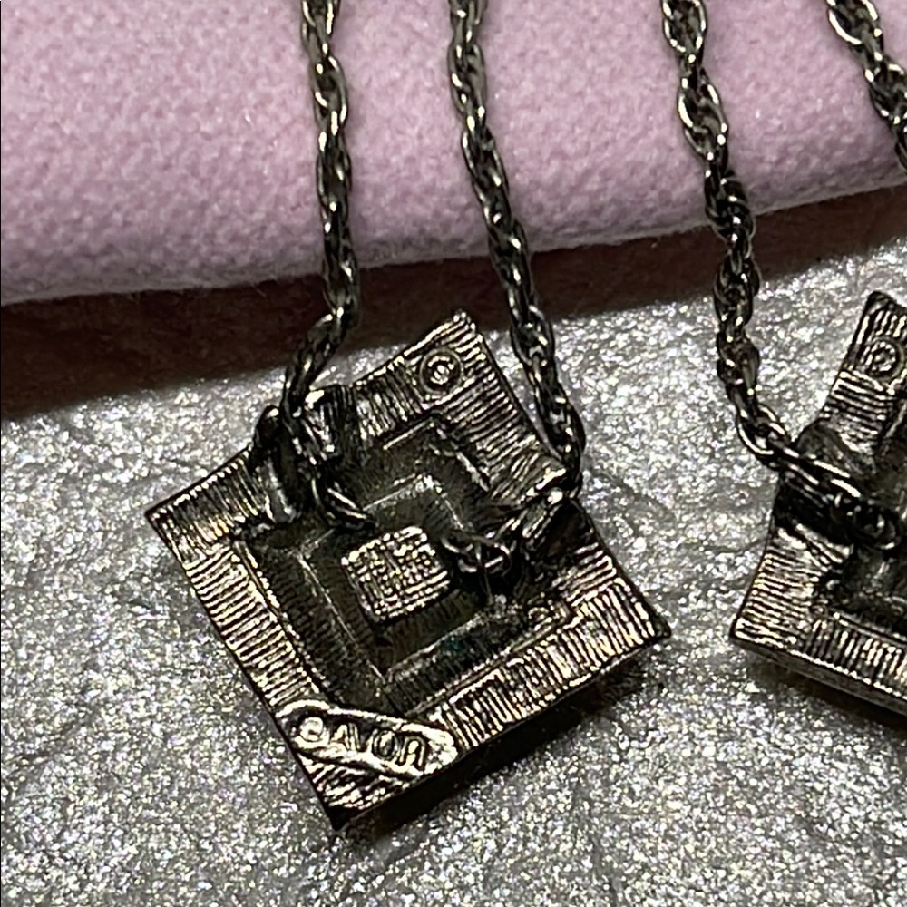 Avon vintage Purple square  and gunmetal pierced Dangle Earrings - Picture 10 of 12